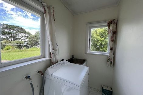 Photo of property in 16 Cliff View Drive, Green Bay, Auckland, 0604