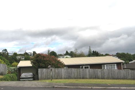 Photo of property in 42 Sungrove Rise, Sunnyvale, Auckland, 0612