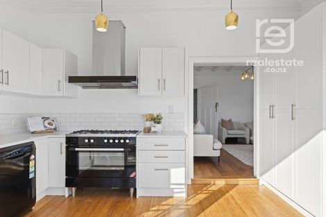 Photo of property in 16 Bulteel Street, New Plymouth, 4310