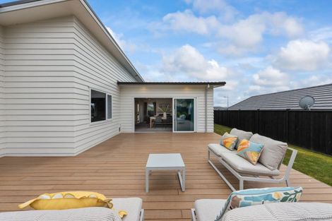 Photo of property in 10 Weatherdeck Close, Whitby, Porirua, 5024