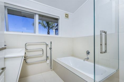 Photo of property in 2/64 Seaview Road, Castor Bay, Auckland, 0620