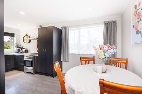 Photo of property in 2 Capri Place, Awapuni, Palmerston North, 4412