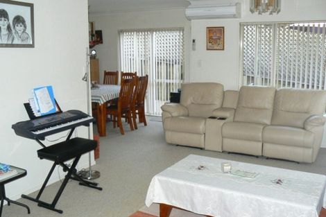 Photo of property in 13 Stratford Road, Manurewa, Auckland, 2105
