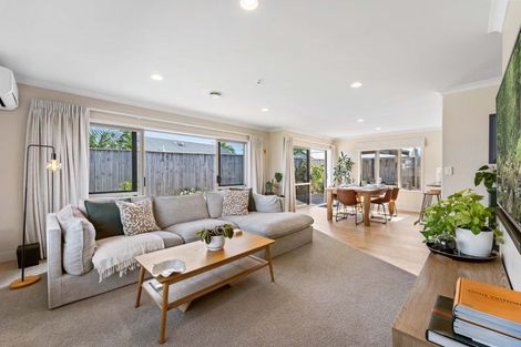 Photo of property in 15 Emery Place, Papamoa Beach, Papamoa, 3118