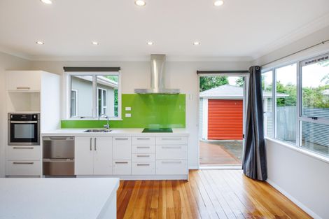 Photo of property in 4 Eton Place, Terrace End, Palmerston North, 4410