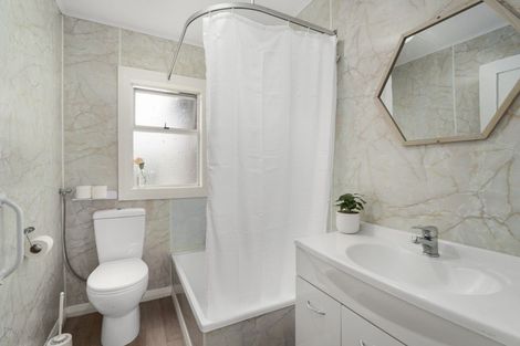 Photo of property in 22 Mako Mako Road, Levin, 5510