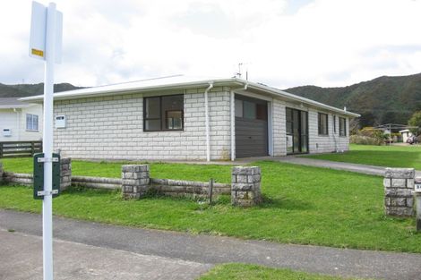 Photo of property in 346 Wellington Road, Wainuiomata, Lower Hutt, 5014