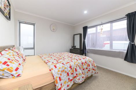 Photo of property in 1 Honour Road, Papakura, 2110