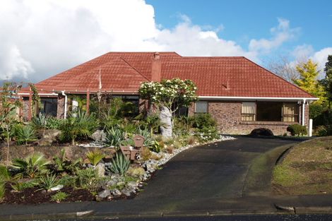 Photo of property in 1b Tanglewood Place, Cockle Bay, Auckland, 2014