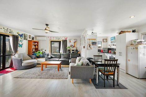 Photo of property in 170b Aviemore Drive, Highland Park, Auckland, 2010