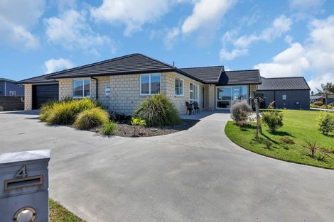 Photo of property in 4 Lanyard Place, One Tree Point, 0118