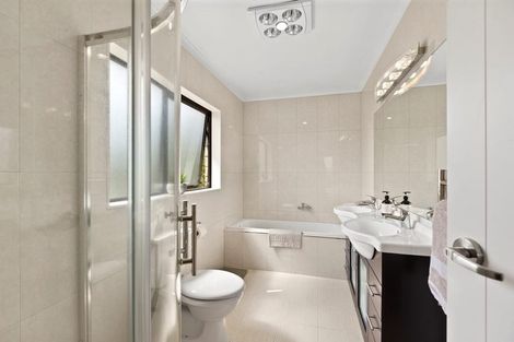 Photo of property in 23 Reeves Road, Pakuranga, Auckland, 2010