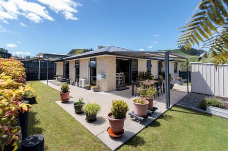 Photo of property in 135 Ballintoy Park Drive, Welcome Bay, Tauranga, 3175