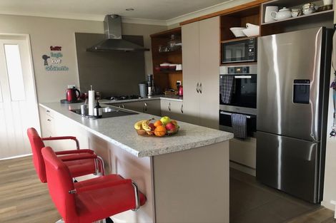Photo of property in 20 Breaker Grove, Waiuku, 2123
