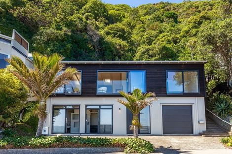 Photo of property in 725 Marine Drive, Eastbourne, Lower Hutt, 5013