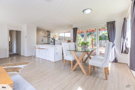 Photo of property in 1/62 Stapleford Crescent, Browns Bay, Auckland, 0630