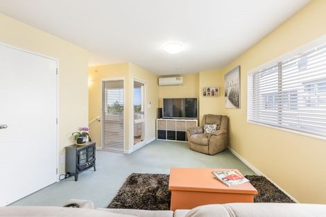 Photo of property in 1/81 Birkenhead Avenue, Birkenhead, Auckland, 0626
