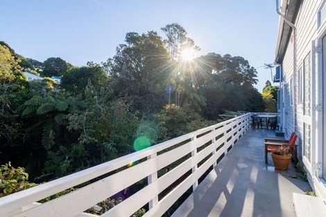Photo of property in 28 Carrington Street, New Plymouth, 4310