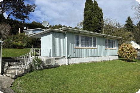 Photo of property in 16 Hawthorn Crescent, Stokes Valley, Lower Hutt, 5019