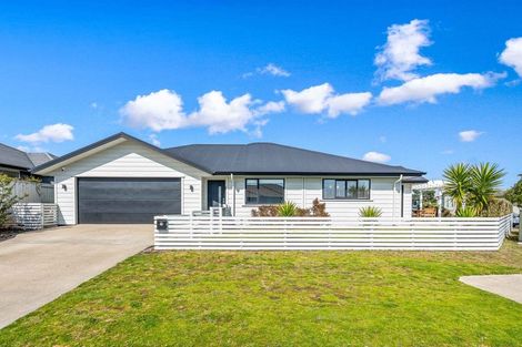 Photo of property in 14 Harding Drive, Papamoa Beach, Papamoa, 3118