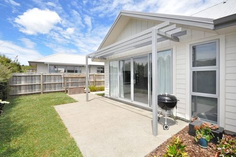 Photo of property in 15 Fairwater Road, Warkworth, 0910