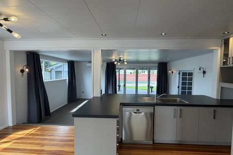 Photo of property in 24 Akaroa Avenue, Awapuni, Palmerston North, 4412