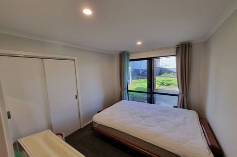 Photo of property in 52 Hobart Crescent, Wattle Downs, Auckland, 2103