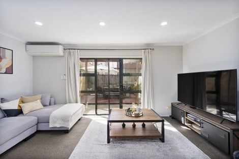 Photo of property in 11/17 Harbour View Road, Te Atatu Peninsula, Auckland, 0610