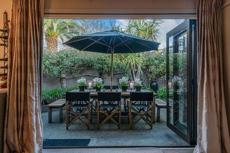 Photo of property in 1/15 Telephone Road, Birkenhead, Auckland, 0626