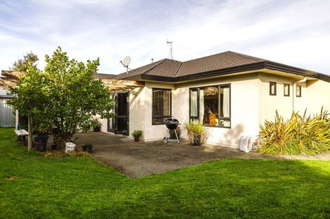 Photo of property in 15 Aspen Way, Kelvin Grove, Palmerston North, 4414