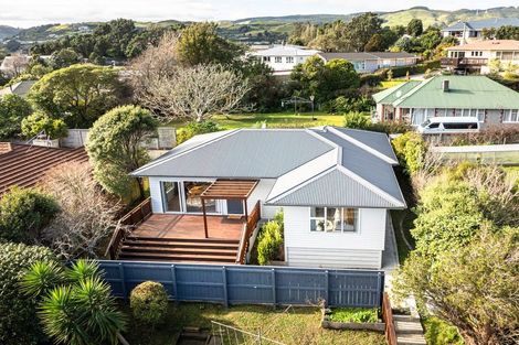 Photo of property in 13a Huia Street, Tawa, Wellington, 5028