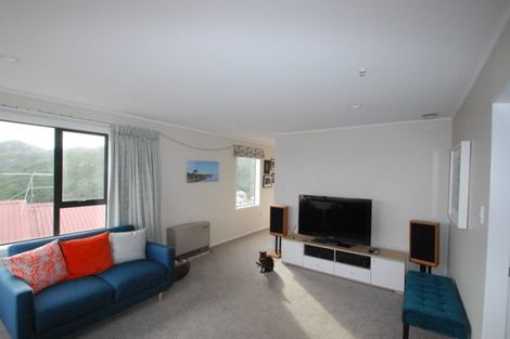 Photo of property in 2 Kapil Grove, Khandallah, Wellington, 6035