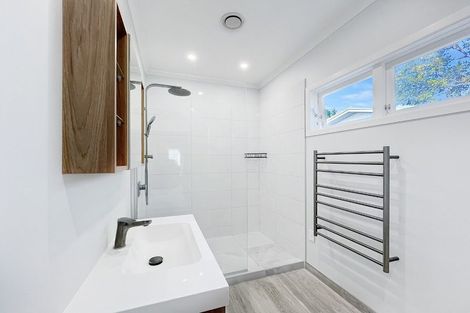 Photo of property in 16 Shamrock Street, Takaro, Palmerston North, 4412