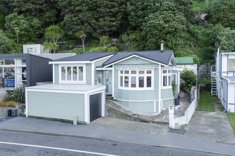 Photo of property in 141 Breaker Bay Road, Breaker Bay, Wellington, 6022