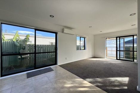 Photo of property in 6 Durham Street, Te Atatu Peninsula, Auckland, 0610