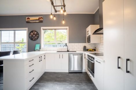 Photo of property in 46 Kingswood Street, Takaro, Palmerston North, 4412