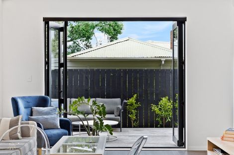Photo of property in 18b St Michaels Avenue, Point Chevalier, Auckland, 1022
