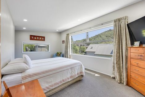 Photo of property in 15 Whitby Close, Waikawa, Picton, 7220