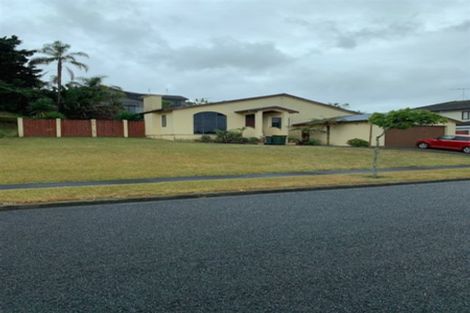 Photo of property in 11 Fairchild Avenue, Goodwood Heights, Auckland, 2105