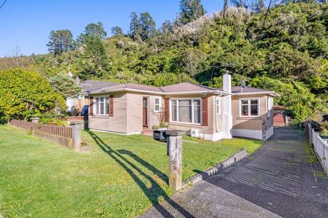 Photo of property in 44 Sunny Grove, Wainuiomata, Lower Hutt, 5014