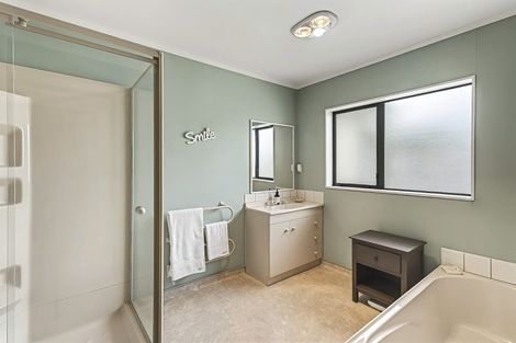 Photo of property in 44 Hadleigh Court, Paraparaumu, 5032