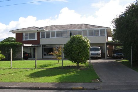 Photo of property in 6 Graham Avenue, Te Atatu Peninsula, Auckland, 0610