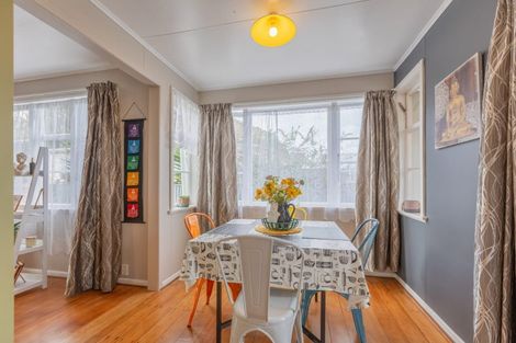 Photo of property in 6 Churchill Street, Waipukurau, 4200