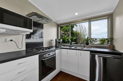 Photo of property in 22 Downe Street, New Plymouth, 4310