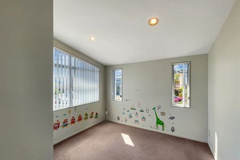 Photo of property in 8 Mana Lane, Pinehill, Auckland, 0632