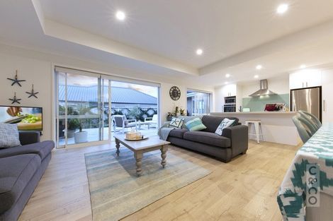 Photo of property in 5 Walnut Road, Riverhead, 0820