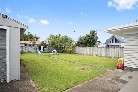 Photo of property in 66 Mckenzie Road, Mangere Bridge, Auckland, 2022