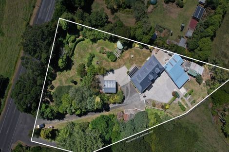 Photo of property in 529 South Road, Omata, New Plymouth, 4374