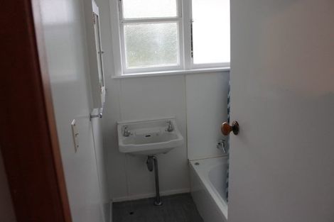 Photo of property in 8 Lincoln Grove, Cannons Creek, Porirua, 5024