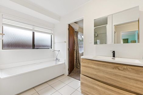 Photo of property in 86 Carnoustie Drive, Wattle Downs, Auckland, 2103